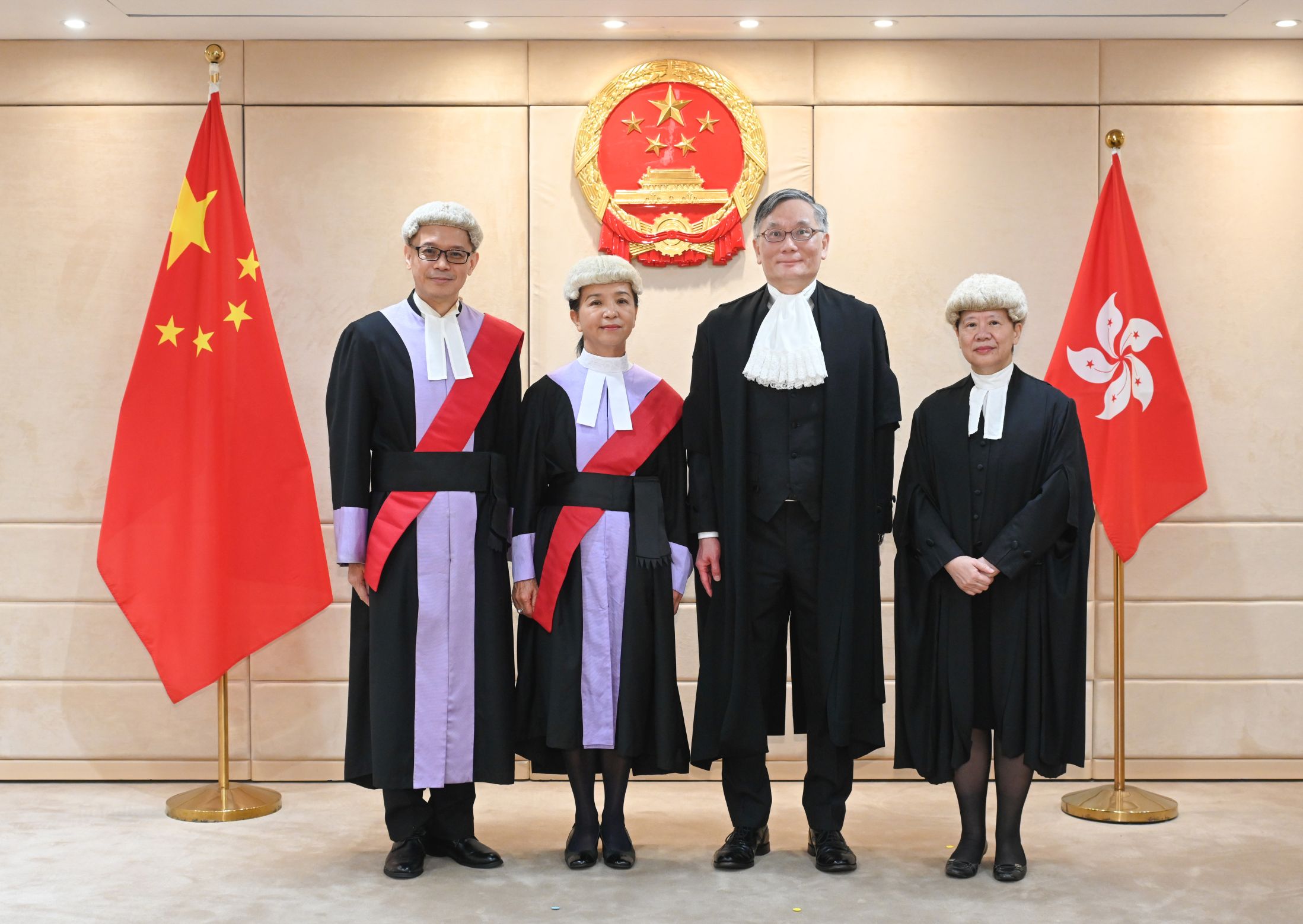罗丽萍女士（左二）获委任为区域法院法官